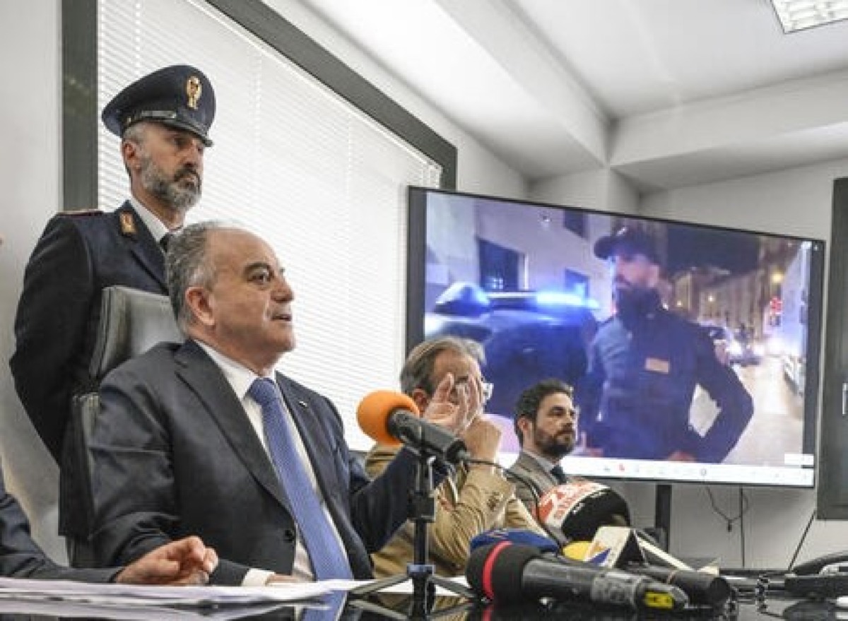 Dati rubati: corrotti poliziotti, funzionari Entrate, Inps e direttori di Poste - 