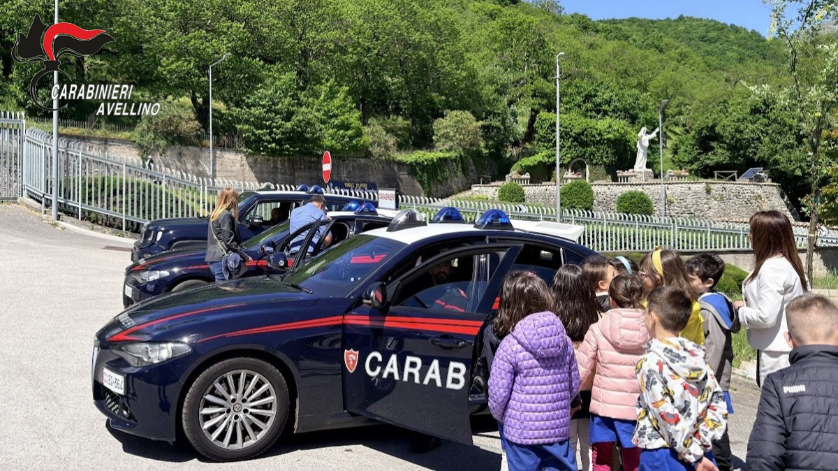 I Carabinieri di Montella incontrano gli studenti nel segno del 112 - 