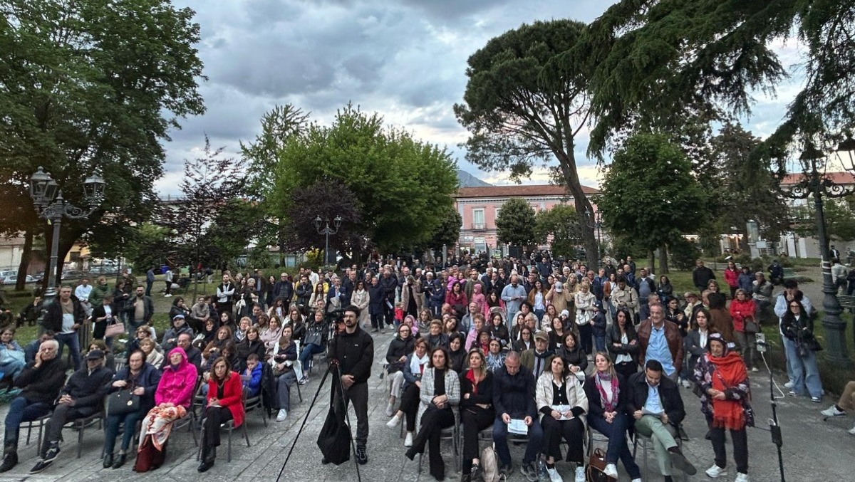 Cervinara prima di tutto: l’operazione verità di Caterina Lengua infiamma la Villa Comunale - 