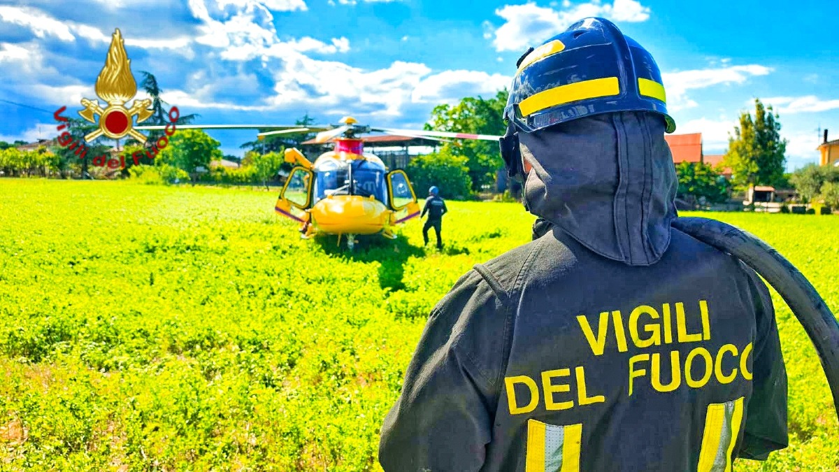 Frigento, 19enne incastrato nella motozappa: soccorso in elicottero - 