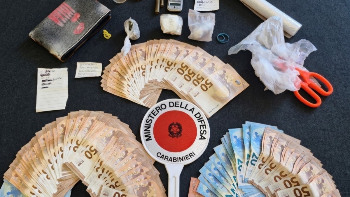 Benevento, blitz antidroga in casa: arrestato un 23enne - 