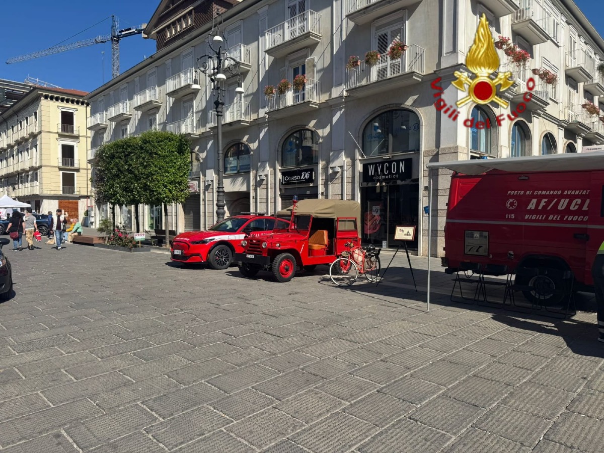 Sirene in festa ad Avellino: i Vigili del Fuoco giocano per la sicurezza - 