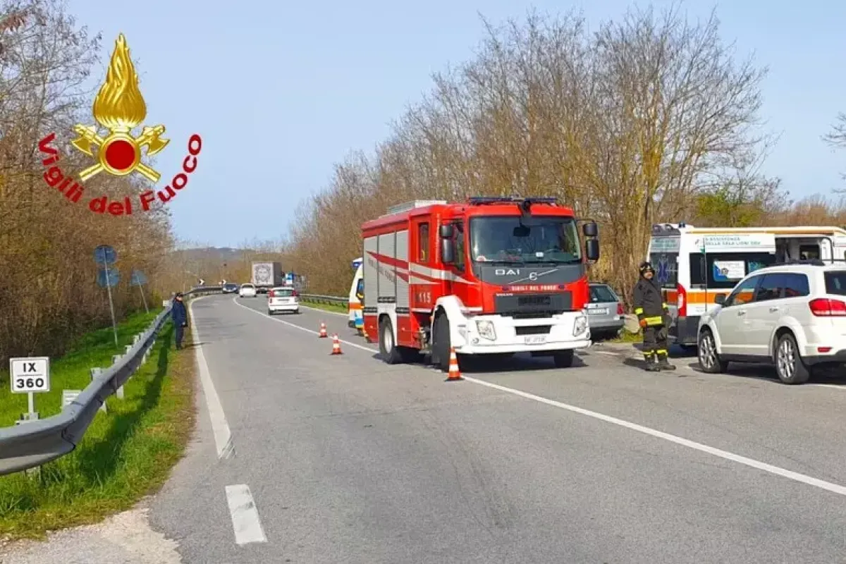 Scontro frontale a Montella: tragico schianto toglie la vita a un'anziana - 