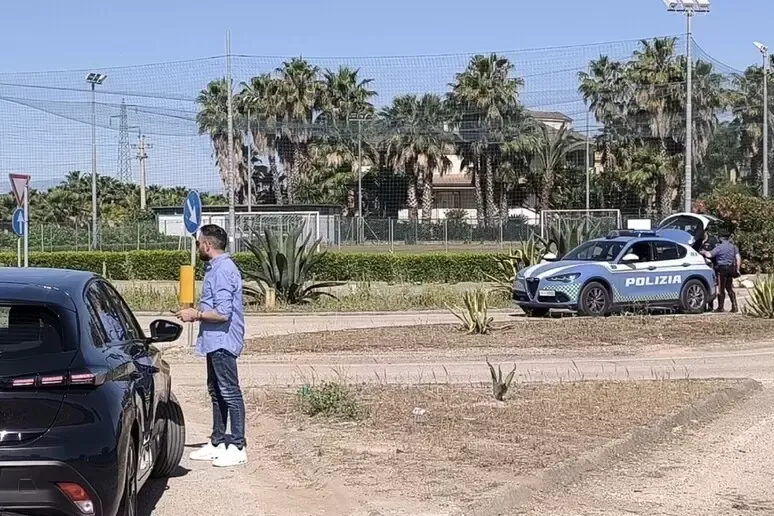 Non si fermano all'alt: inseguimento finisce in tragedia, perde la vita un 16enne - 