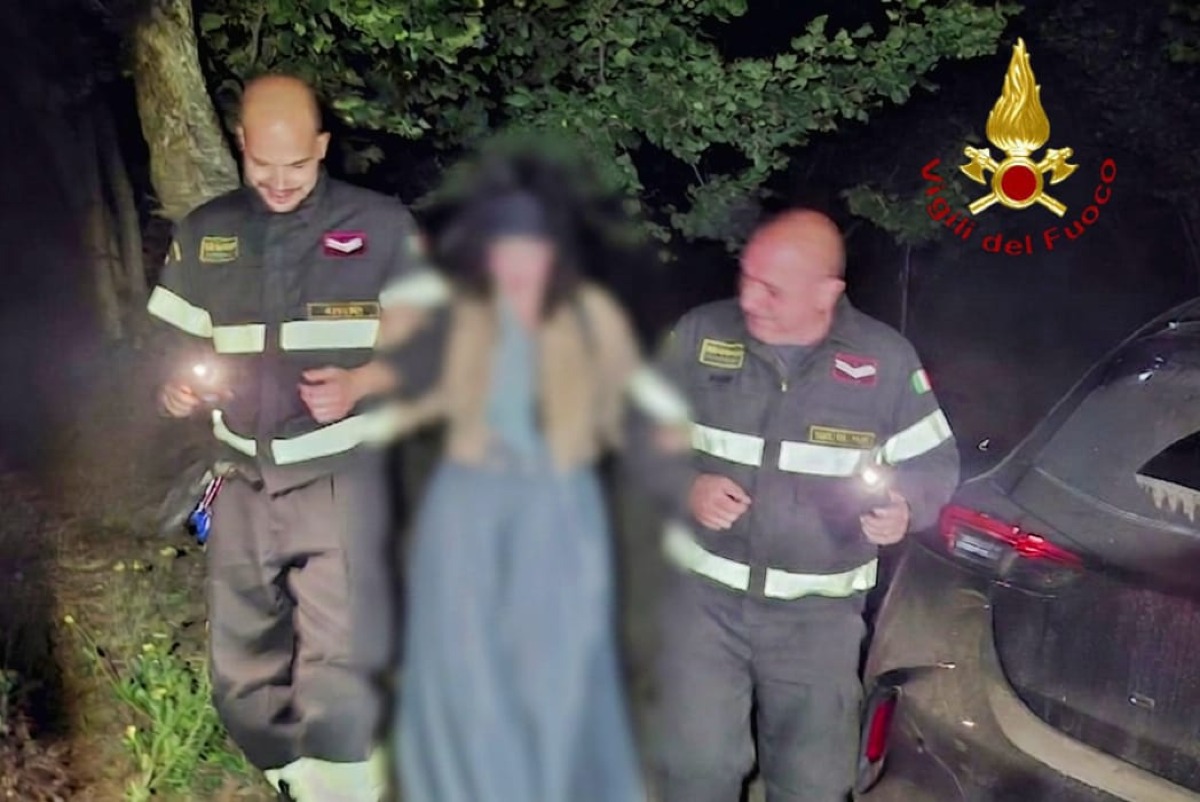 Navigatore KO, turista bloccata nel fango: salvata nella notte - 