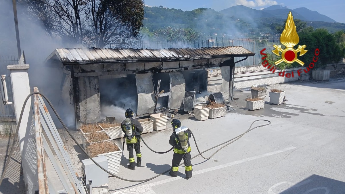 Paura ad Avellino: fiamme in uno stabilimento di calcestruzzi - 