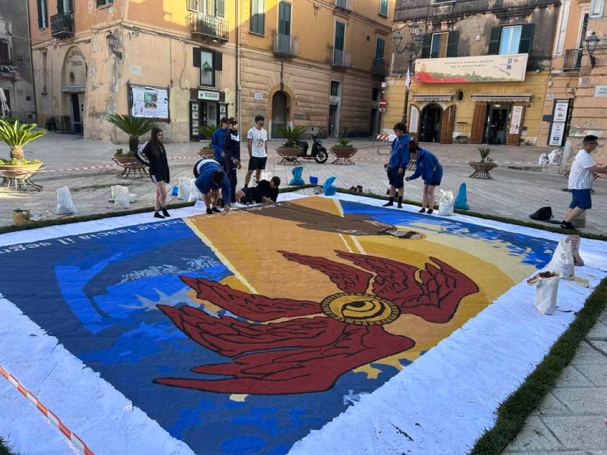 Un Cammino di Luce: a Sant’Agata de’ Goti fiorisce l'Infiorata 2026 - 