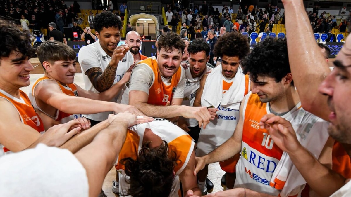 Ultimo atto verso la B: Avellino sfida la Viola - 