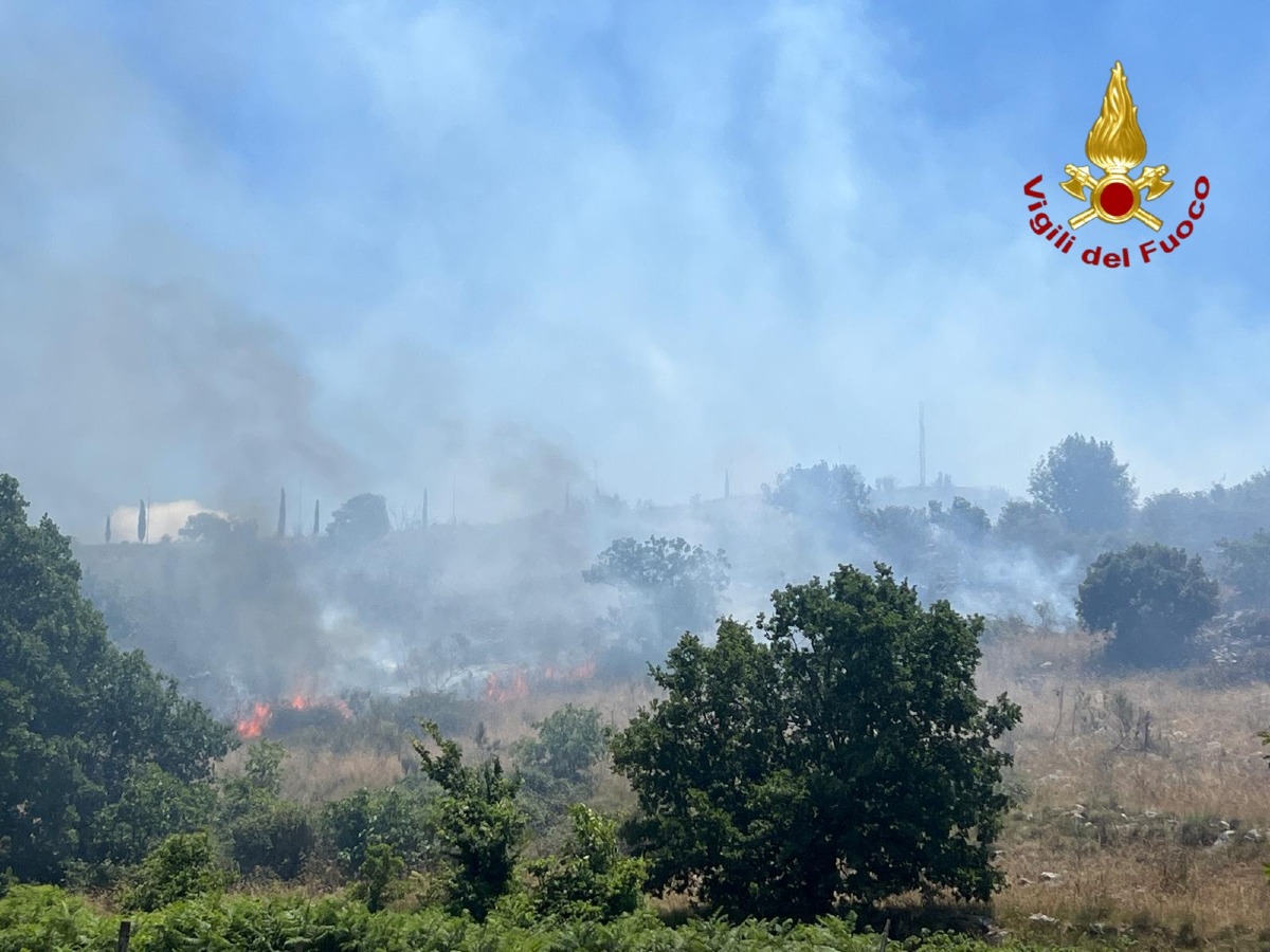 Incendio di Vegetazione a Caserta Vecchia - 