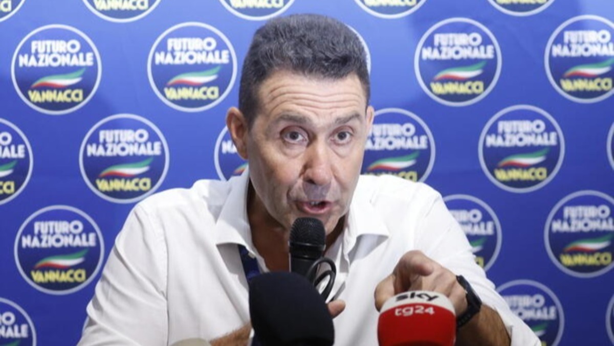 "Scarto e feccia, fieri di esserlo": Vannacci lancia Futuro Nazionale - 