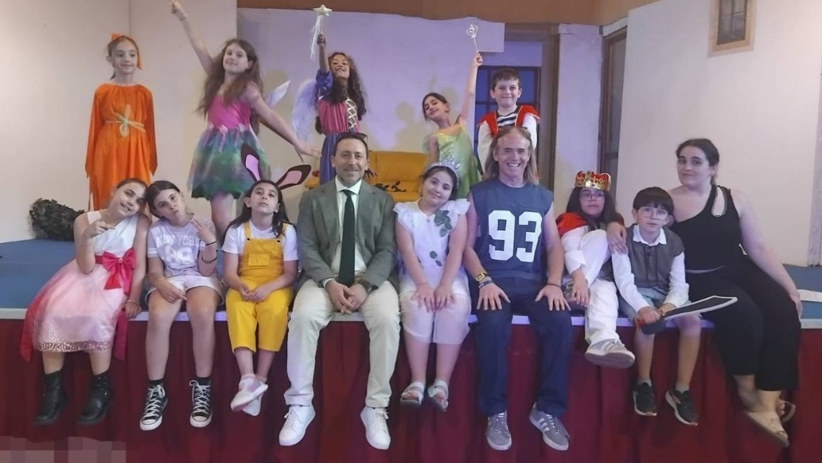 Magia sul palco ad Apollosa: trionfa il teatro dei piccoli - 