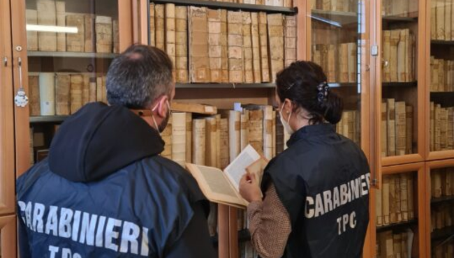 I Carabinieri restituiscono la storia: recuperati centinaia di beni trafugati - 