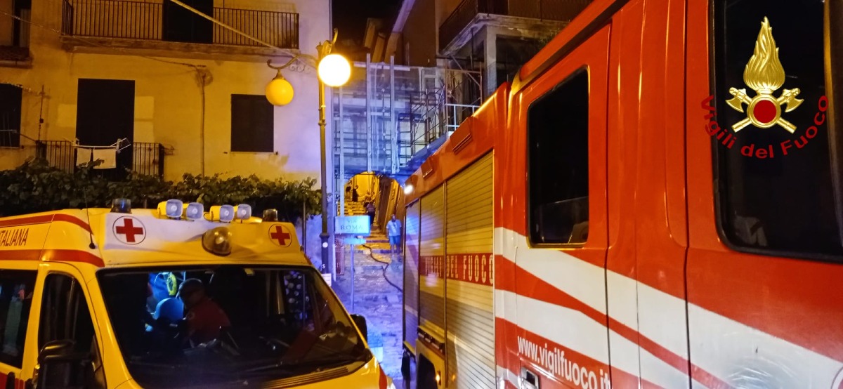 Sabato di fuoco ad Avellino: i Vigili del Fuoco salvano quattro persone - 