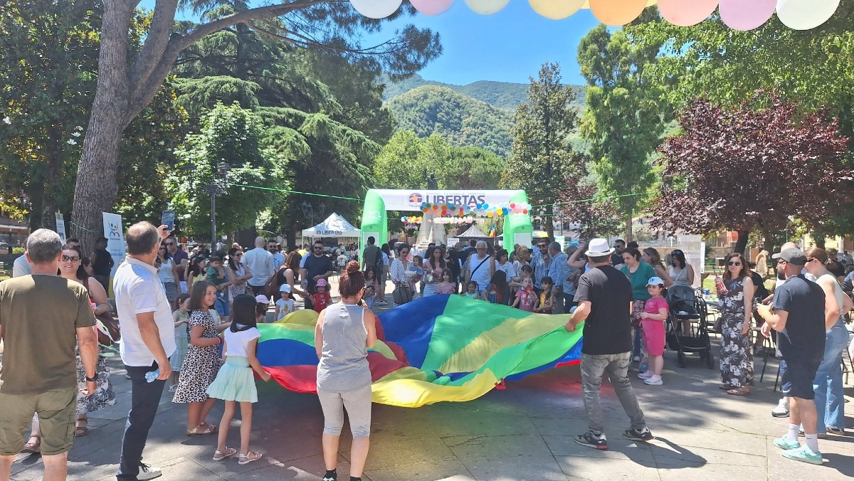 Cervinara fa centro: l’energia dei bambini accende il futuro del paese - 