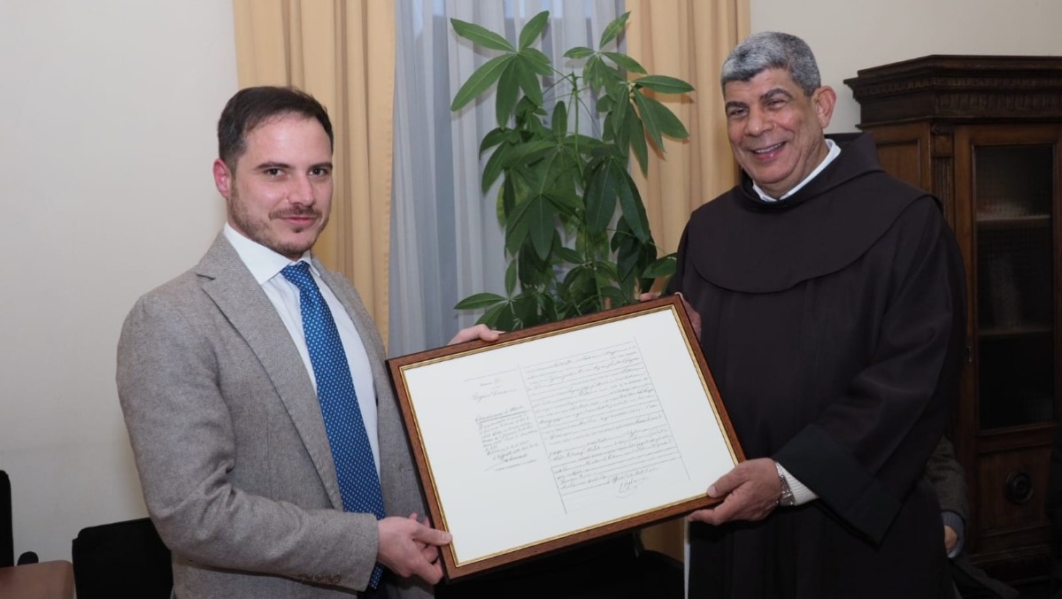 Pietrelcina abbraccia Padre Ibrahim Faltas: è cittadino onorario - 