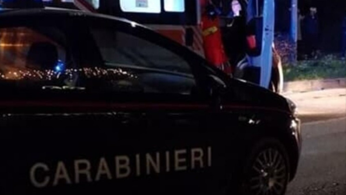 Ariano Irpino, sventato suicidio sul viadotto: Carabinieri salvano un uomo - 