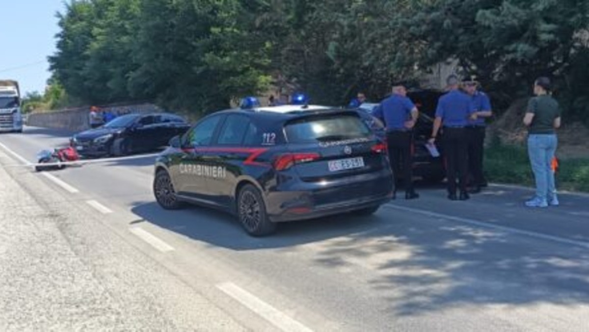Tragedia sulla Statale 90 bis: scontro frontale fatale, muore un motociclista di Apice - 