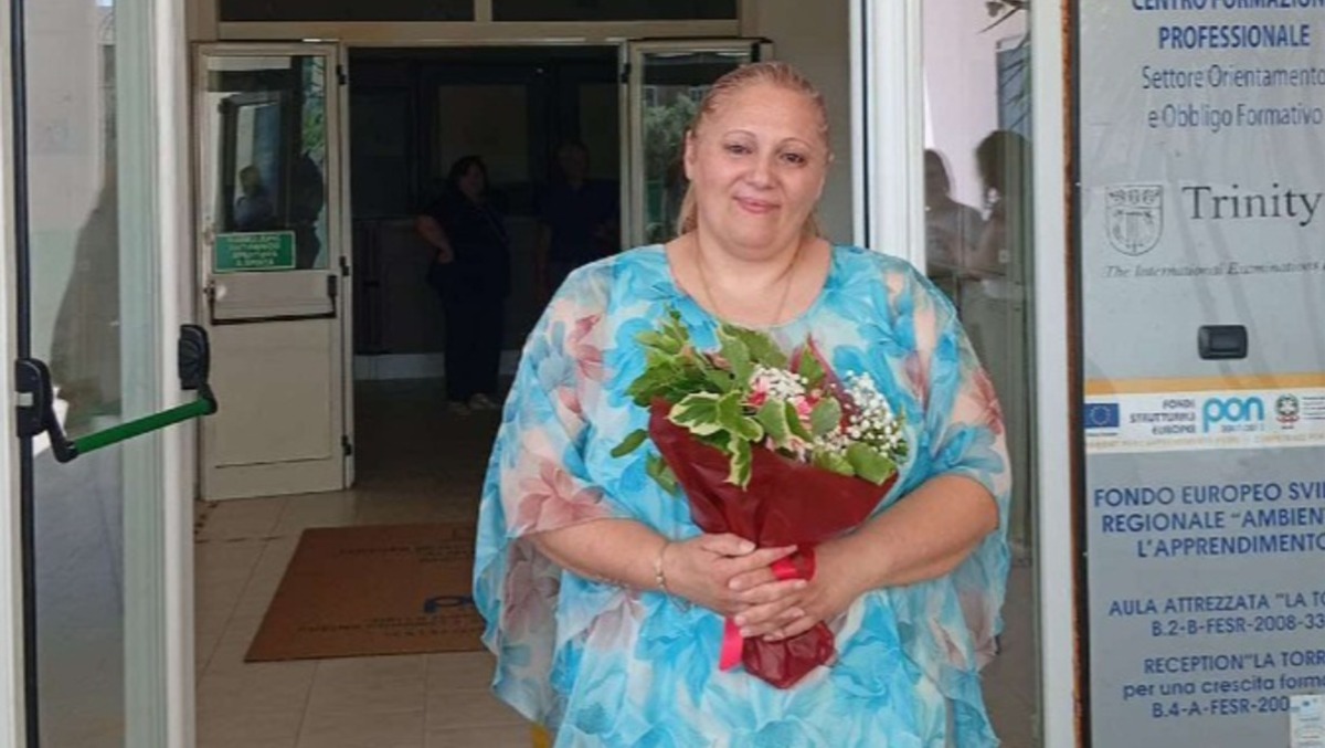 Cervinara. Non è mai troppo tardi per sognare: Iolanda Cioffi conquista la maturità a 43 anni - 