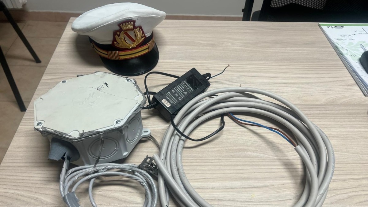 Apice, scovata telecamera abusiva allacciata ai lampioni pubblici - 