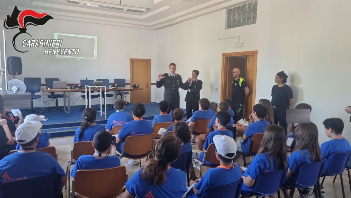 Generazioni digitali e sicurezza: i Carabinieri al campo scuola di Benevento - 