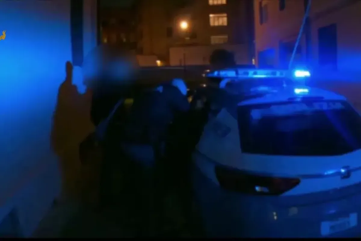 Quattordicenne accoltellato a Napoli: indagini in corso per identificare responsabili - 