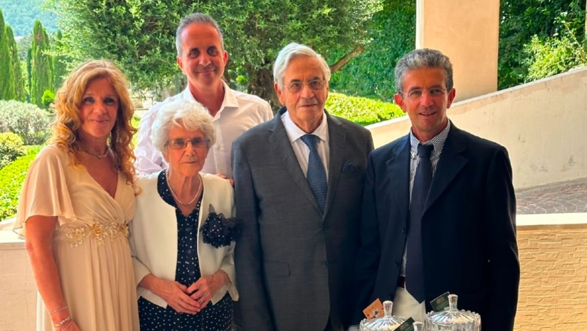 Nozze di Diamante a Mercogliano: 60 anni d'amore per Angelo e Annamaria - 