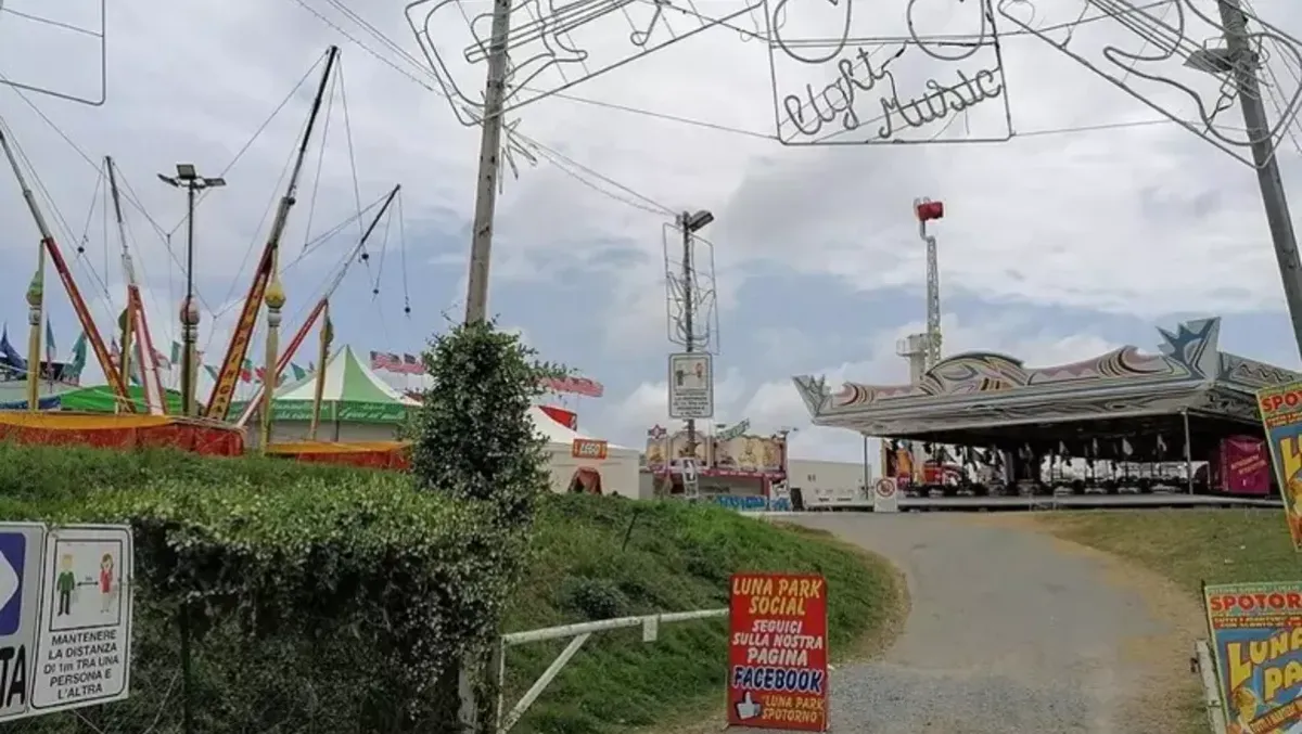 Quindicenne muore folgorato su una giostra del luna park - 
