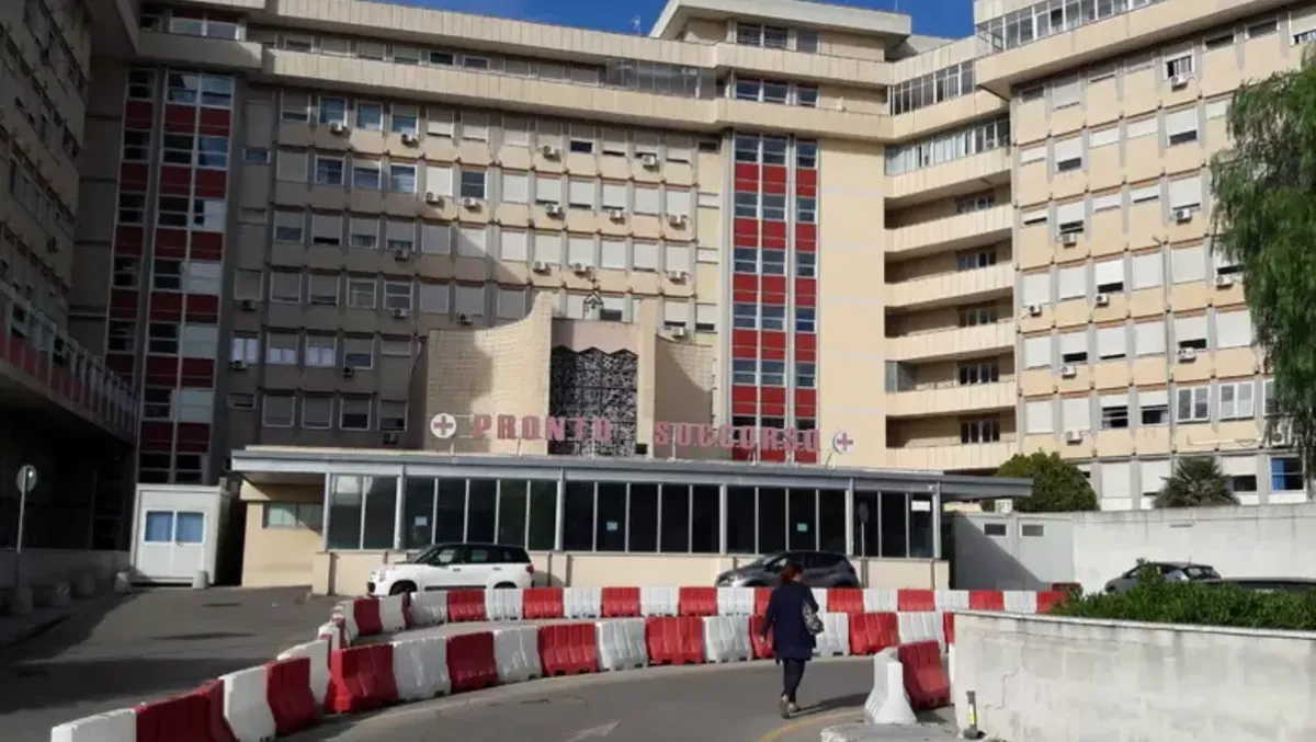 Gallipoli, 17enne pestato fuori da una discoteca con un tirapugni: è in gravi condizioni - 