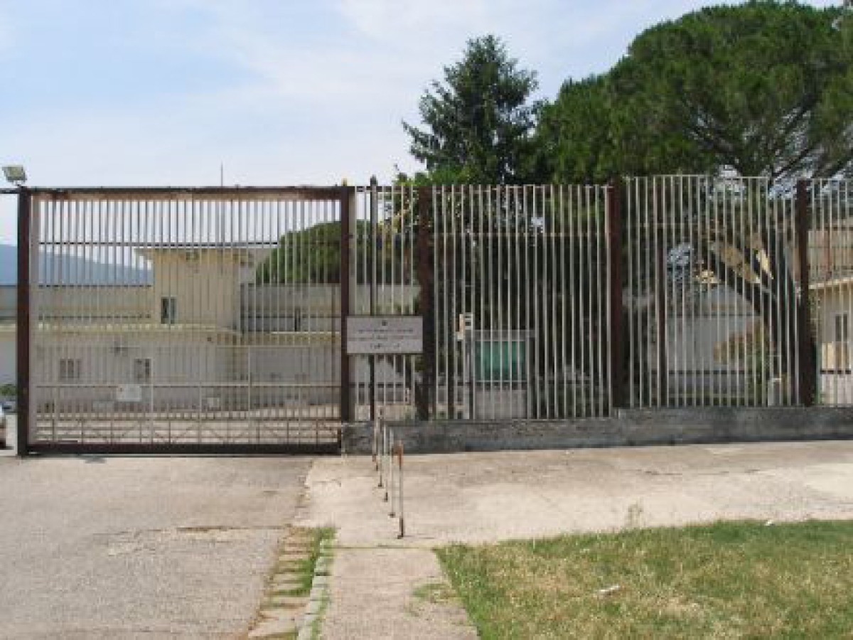 Carinola, tentata fuga dal carcere: presi due detenuti prima del muro di cinta - 