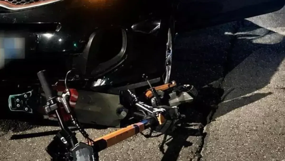 Ragazzo di 16 anni muore travolto da un'auto mentre è su un monopattino - 