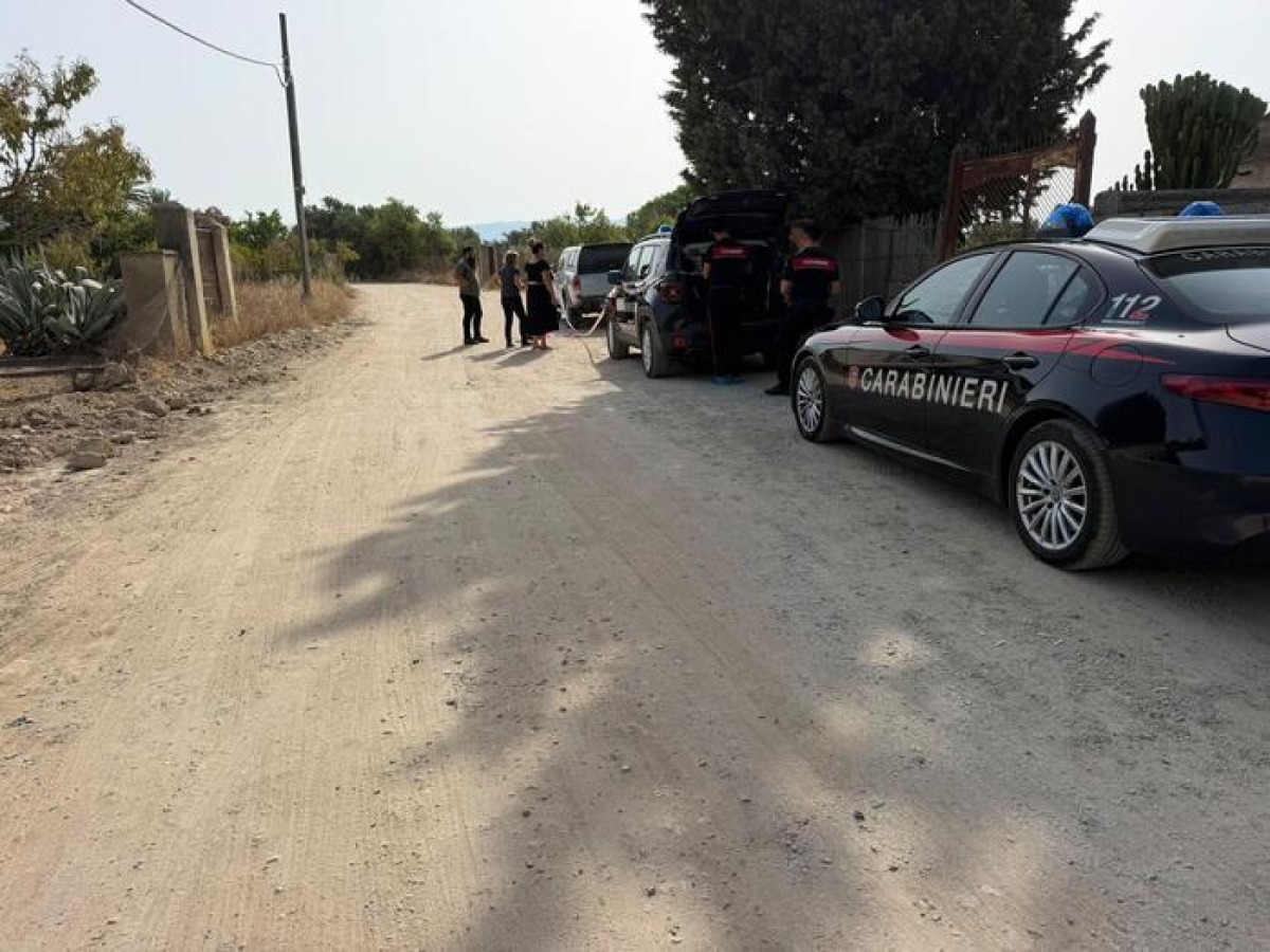 Spara a moglie e fratello, poi si consegna ai carabinieri - 