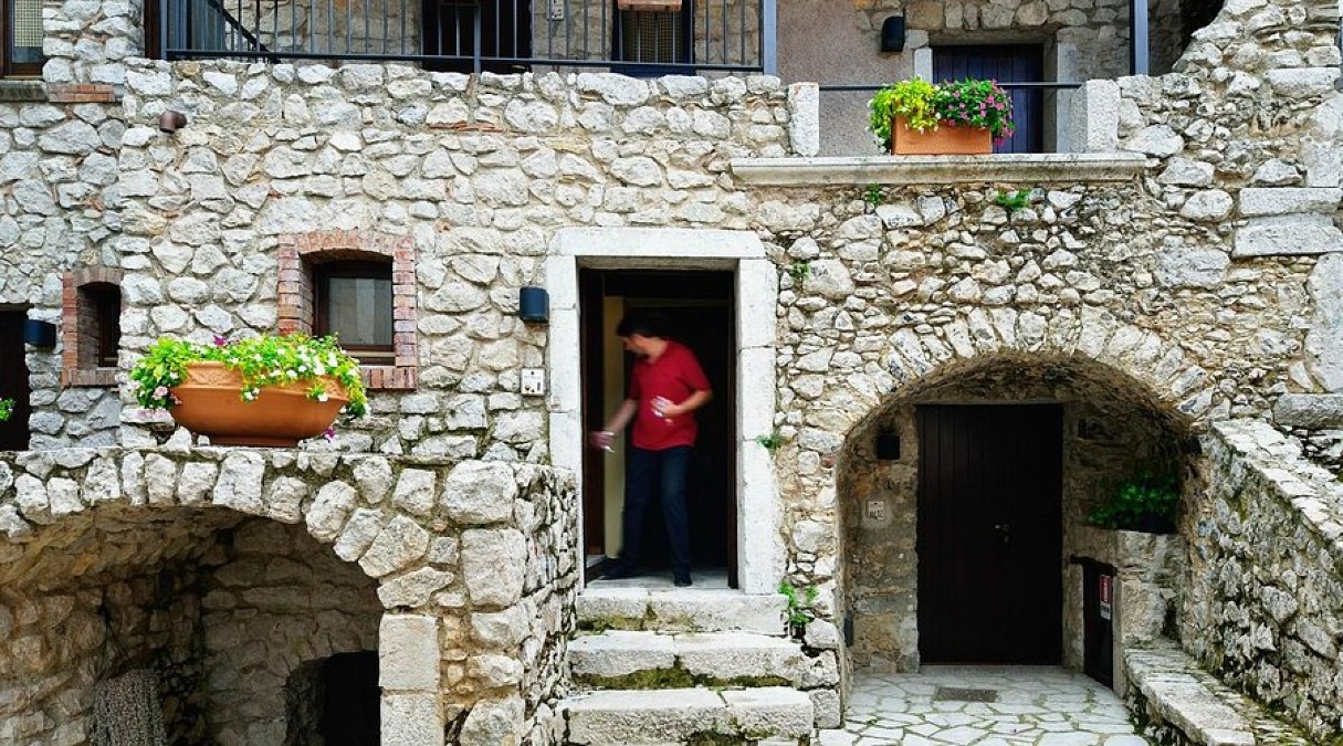 Castelvetere sul Calore riparte: sinergia istituzionale per il rilancio del borgo - 