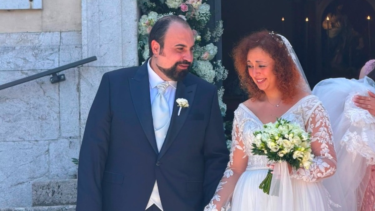 Roberto Romano e Mariagrazia Florimo pronunciano il loro "sì" nella Chiesa di Sant'Adiutore a Cervinara - 