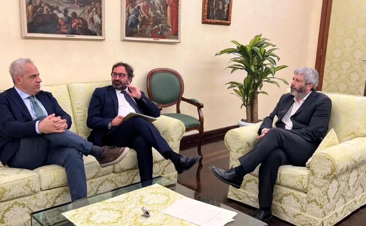 Incontro a Palazzo Santa Lucia: intesa Fico-Pizza su stadio, treni e casa ad Avellino - 