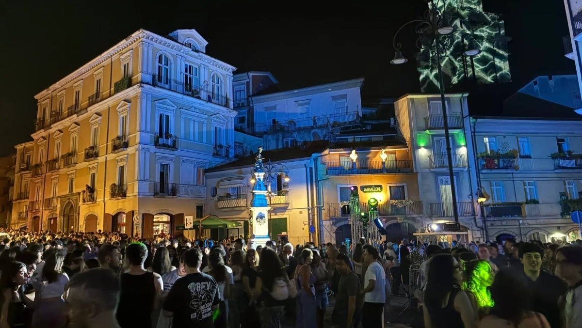 Avellino si accende con i “Mercoledì al Centro Storico”: musica, luci e tradizione - 