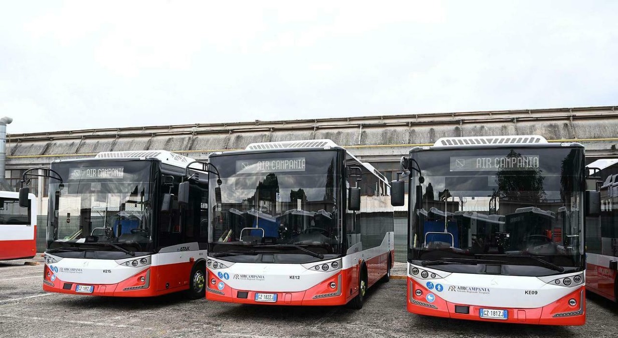 Benevento, svolta sui bus: Mastella annuncia l'arrivo di Air con cinque mesi d'anticipo - 