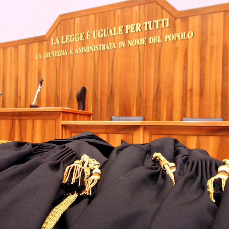 Con un casco aggredisce i vigili a Torre del Greco: arresto convalidato e obbligo di firma - 