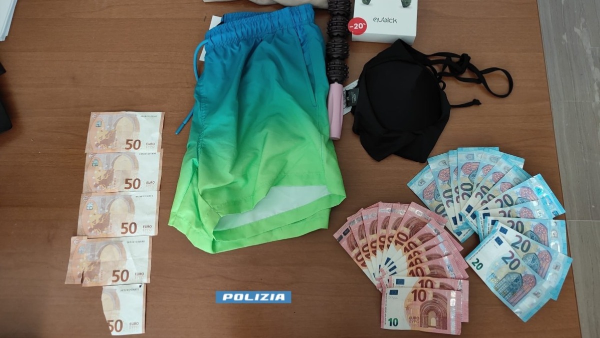 Shopping con soldi falsi nel centro commerciale a Benevento: incastrato ventitreenne dalla Polizia - 
