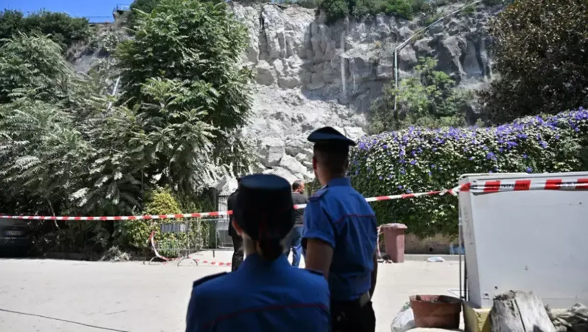 Campi Flegrei, dopo la scossa di M 4.7,  oltre 170 repliche: centinaia gli sfollati a Pozzuoli - 