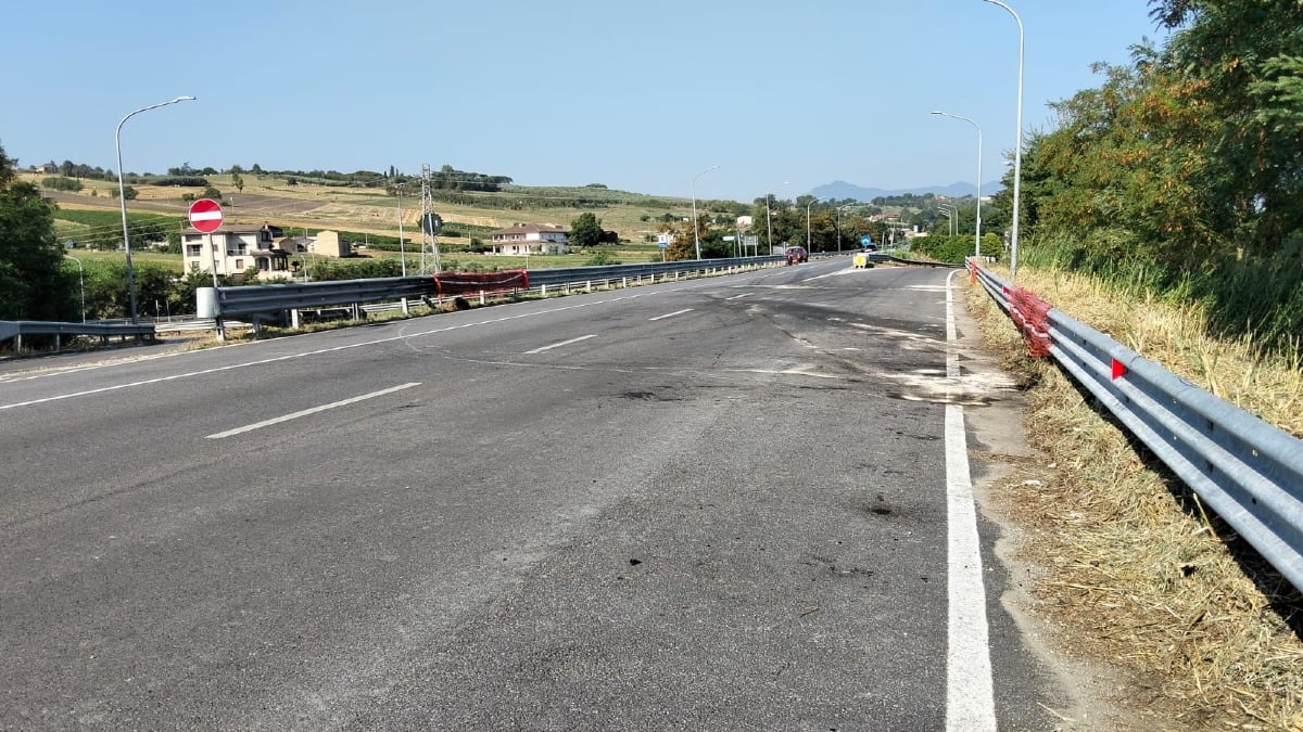 Tragedia nella notte a Benevento: scontro frontale sulla SS90, due morti e un ferito grave - 