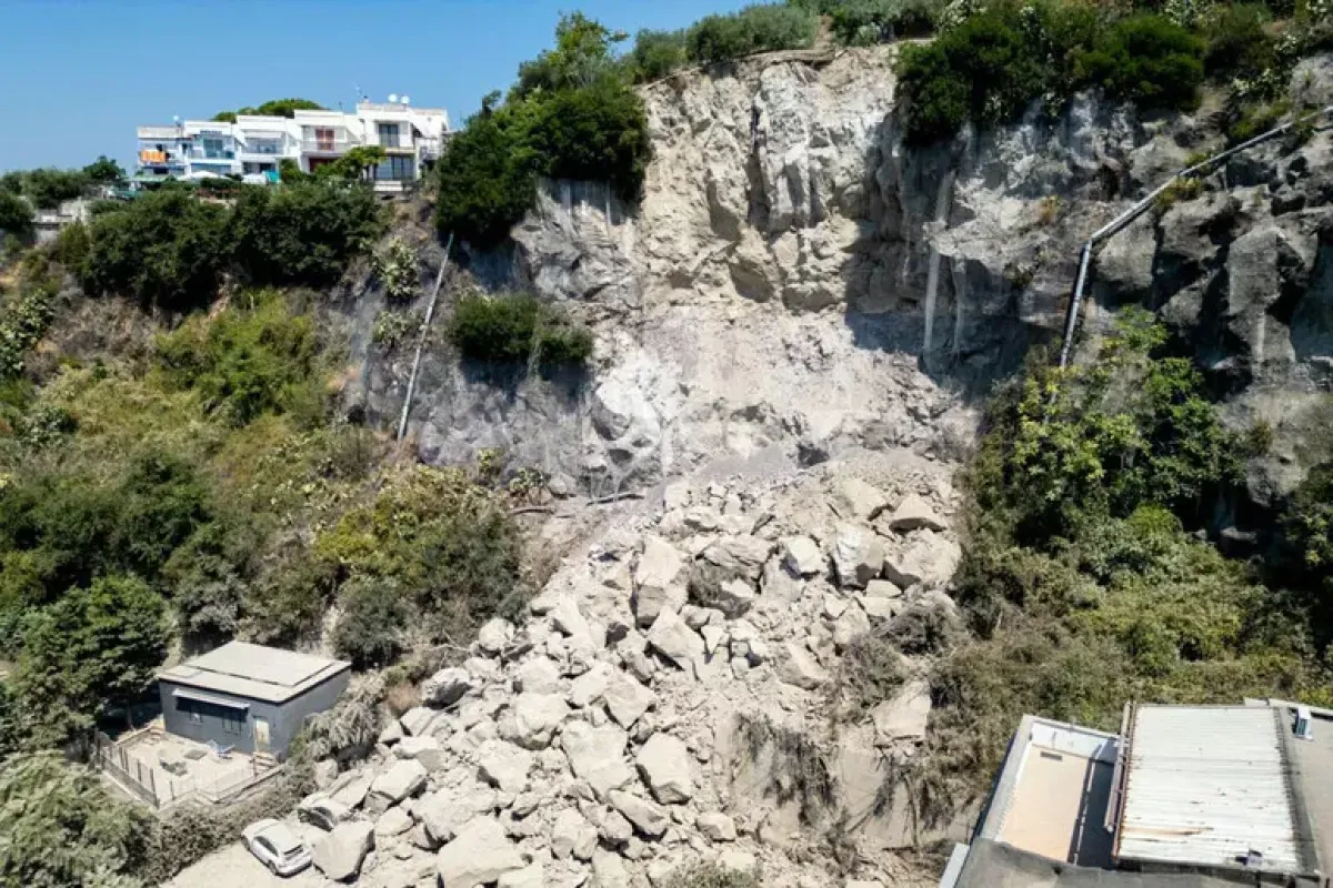 Campi Flegrei, l'emergenza post-scossa: 1.700 sfollati e verifiche a metà - 