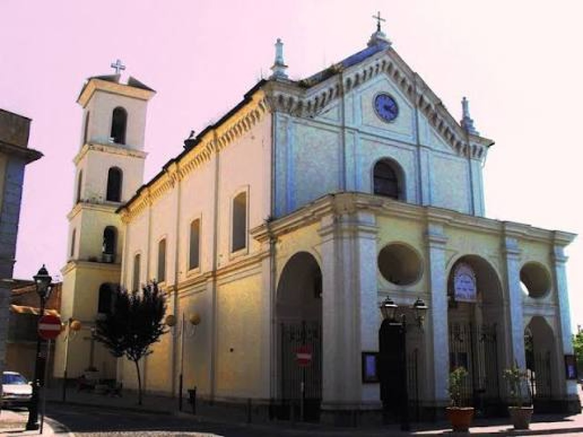 Ondata di furti nel Casertano: colpita la chiesa di San Castrese, rubati 10mila euro - 