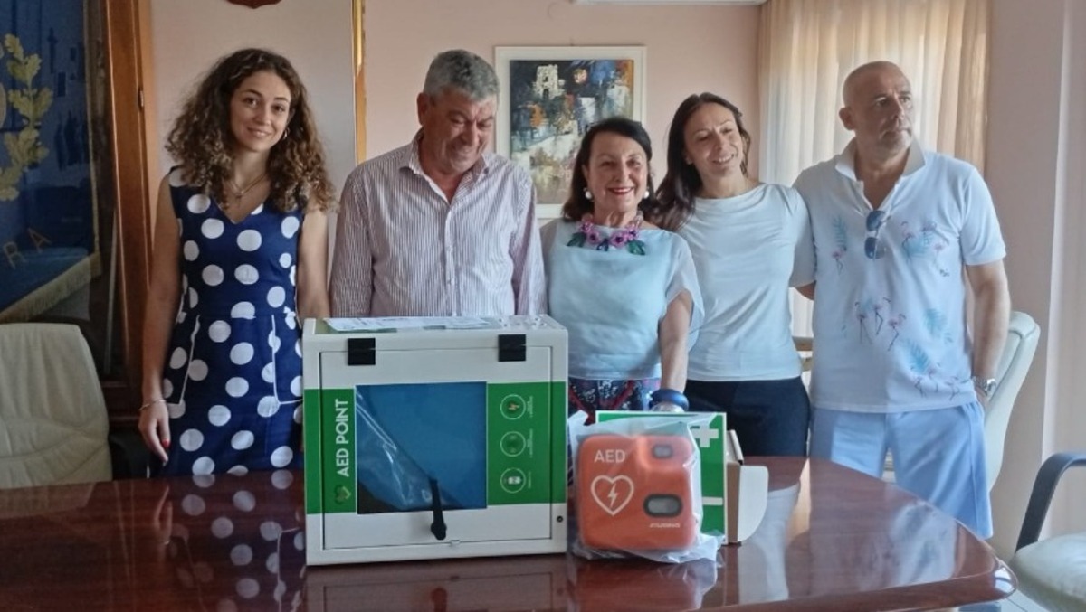 Cervinara sempre più cardioprotetta: in Piazza Municipio arriva un nuovo defibrillatore - 
