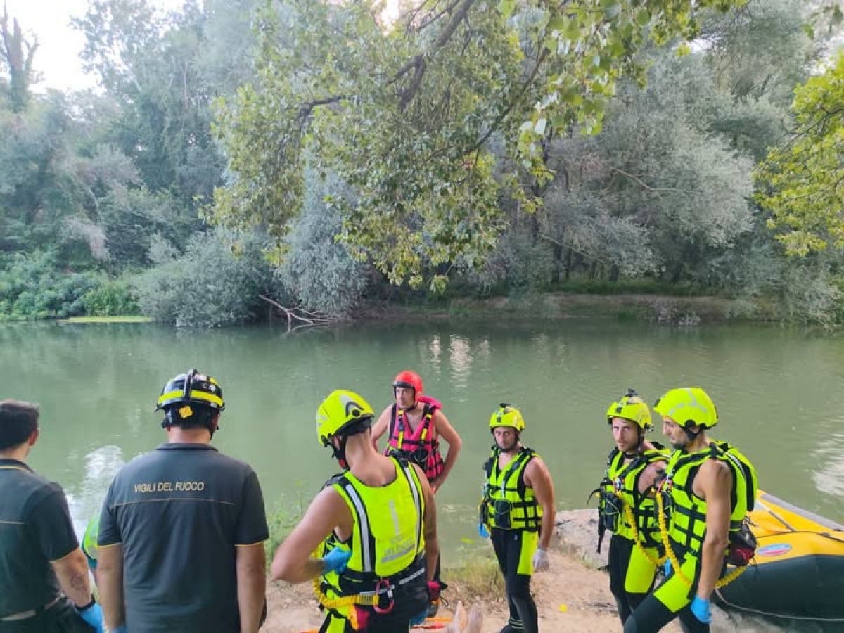 Tragedia nel Volturno: 17enne si tuffa nel fiume e muore annegato - 