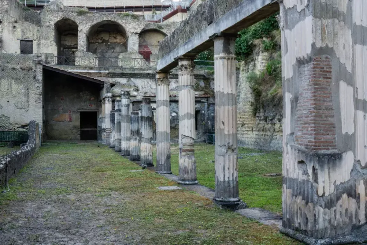 34enne minaccia il suicidio negli scavi di Ercolano, salvato dai carabinieri - 