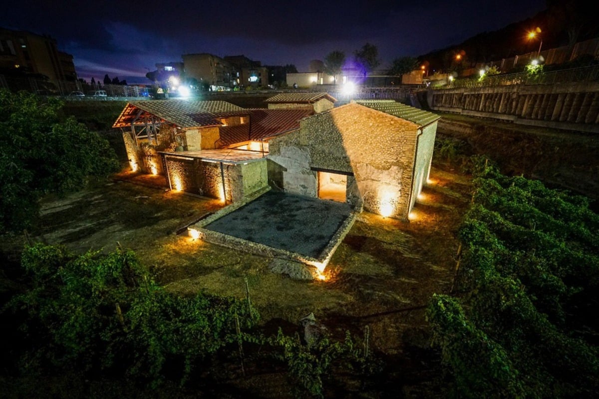 Pompei di notte: tra rovine illuminate e il fascino dei miti dionisiaci - 