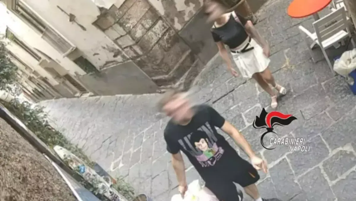 Colpo a Sorrento: arrestati due ladri irpini in fuga sulla Circumvesuviana - 