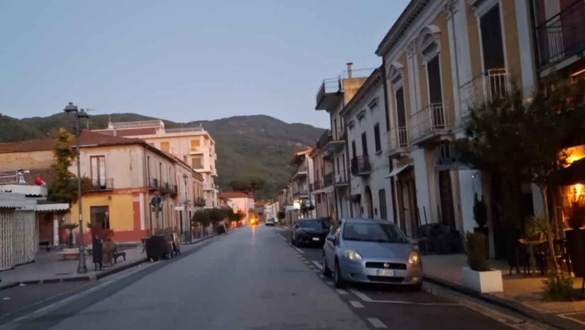 Isola pedonale a Cervinara: bici elettriche e monopattini non possono e non devono transitare - 