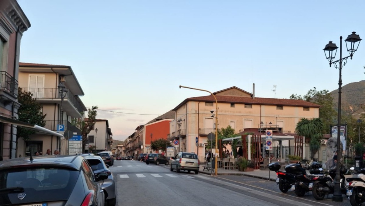 Cervinara Via Roma al buio: cercasi squadra di manutenzione di Enel Distribuzione. - 