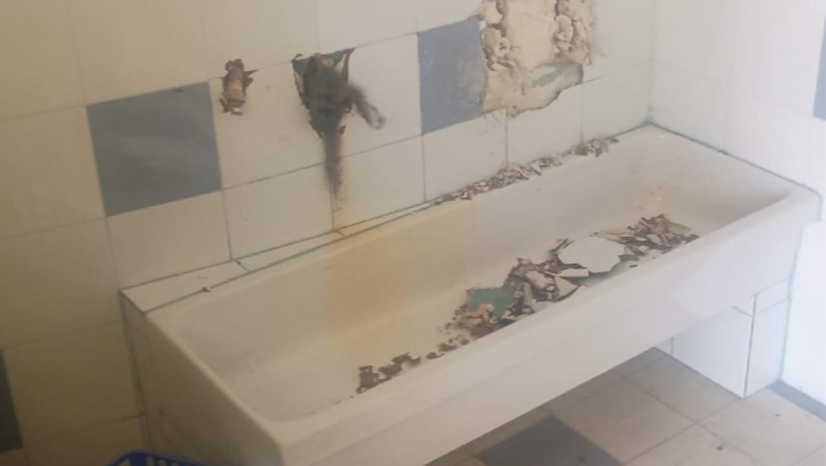 Montesarchio: devastata la nuova scuola La Garde prima dell’inaugurazione - 